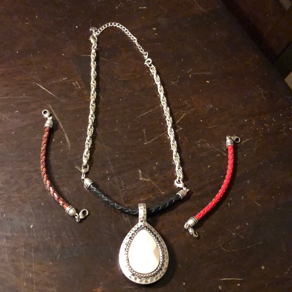 Interchangeable necklace set.  EUC.